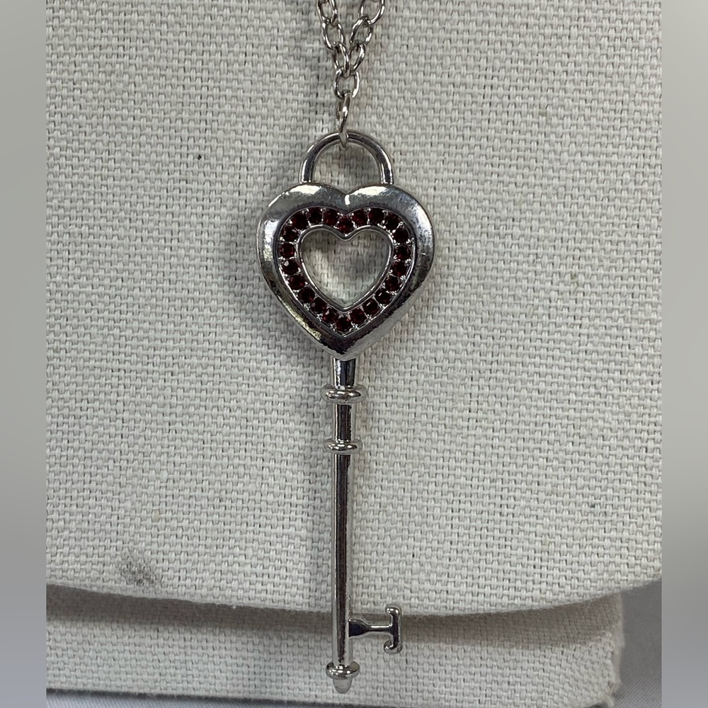 Long skeleton key silvertone red rhinestone necklace - Picture 1 of 6